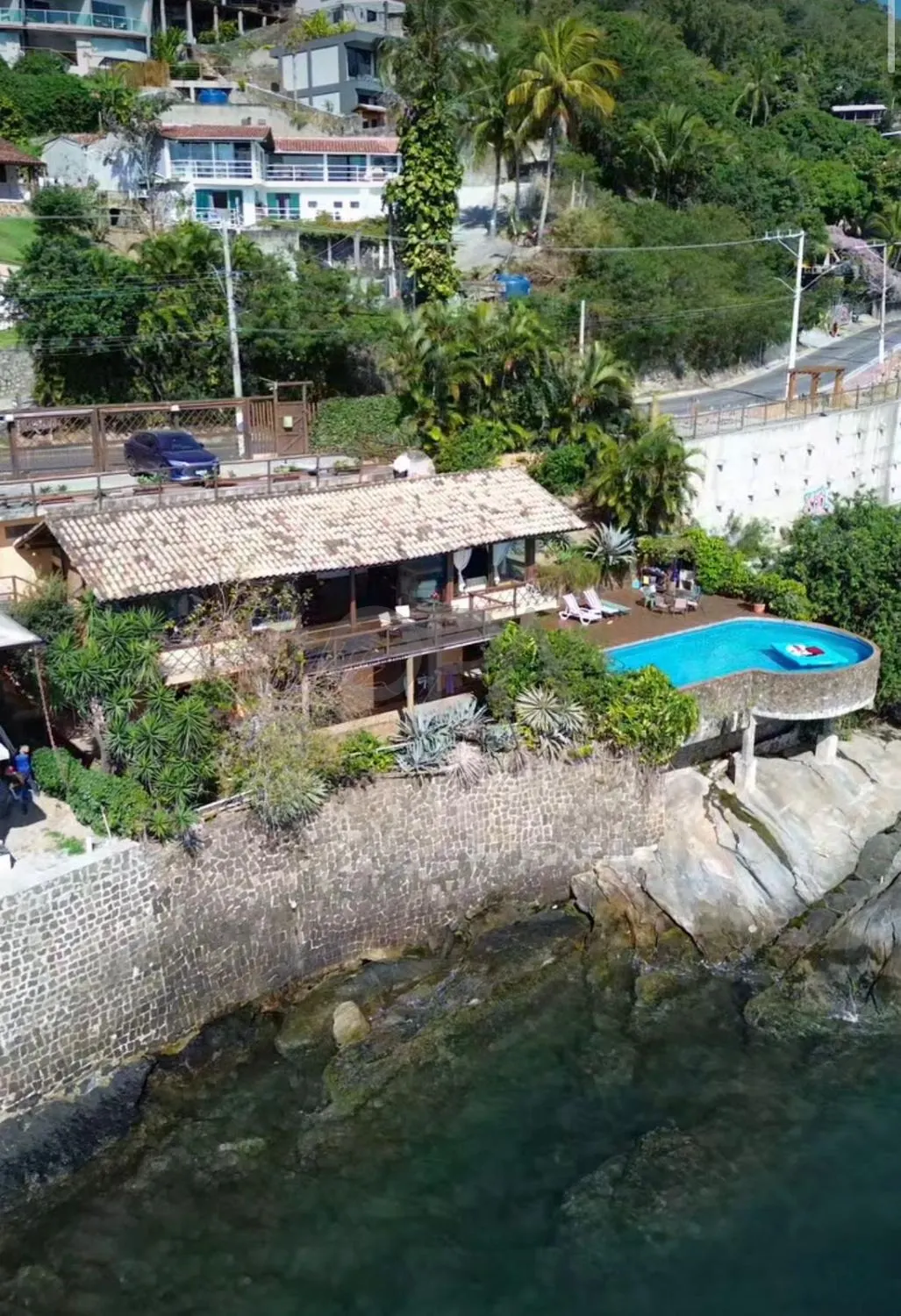 Casa na Costeira 5 Suítes e Piscina Suspensa sobre o Mar Ilhabela/SP — foto 2